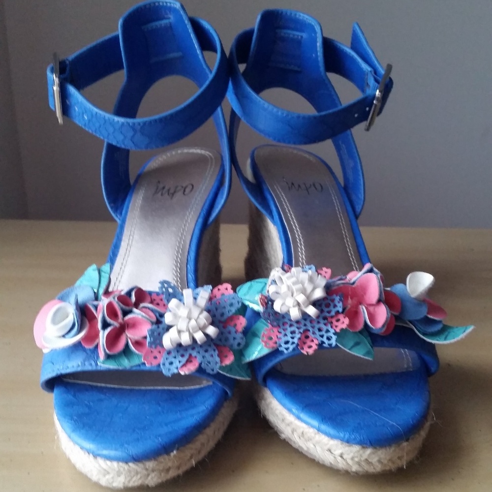 Impo blue leather espadrille wedges with flowers